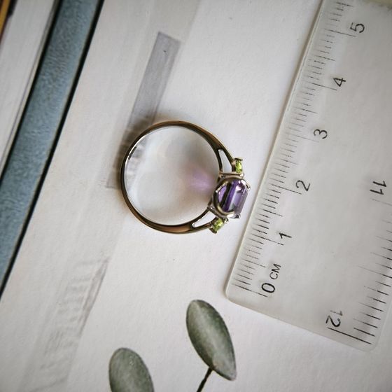 Sterling silver ring with 2.558ct amethyst,
