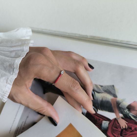 Серебряное кольцо с фианитами, емаллю