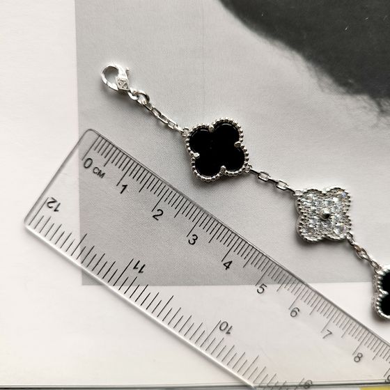 Silver bracelet with onyx