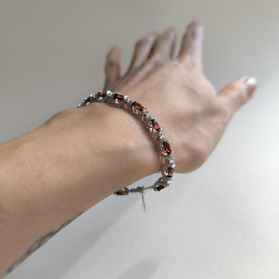 Серебряный браслет с гранатом 12.077ct