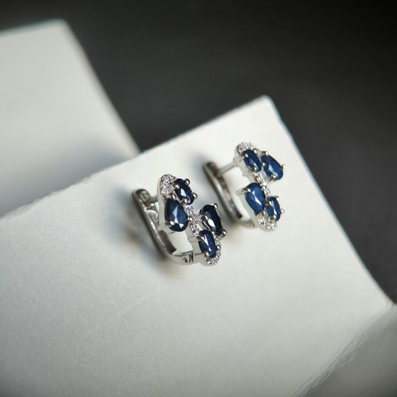 Срібні сережки з сапфіром 3.88ct, фіанітами