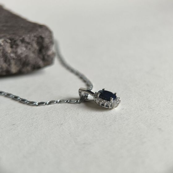 Silver pendant with a 1.098-carat sapphire and cubic zirconia