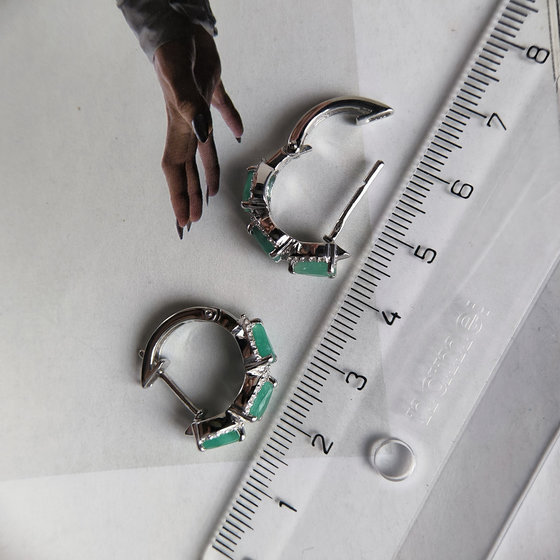 Серебряные серьги с изумрудом 2.864ct