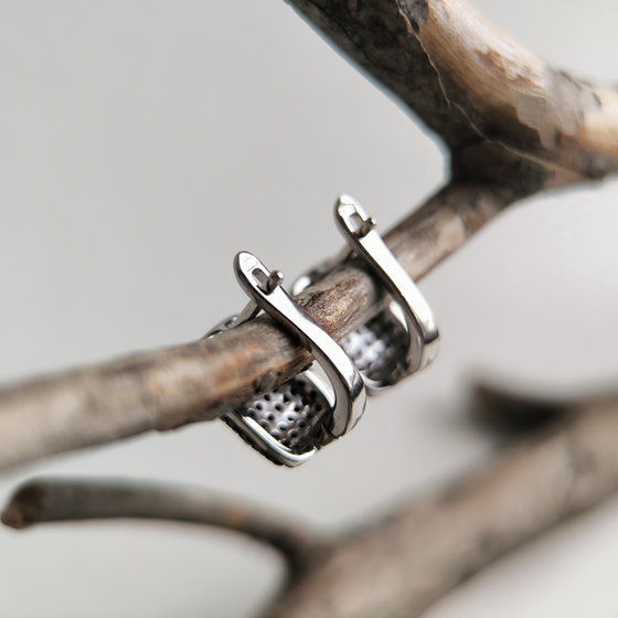 Серебряные серьги с фианитами