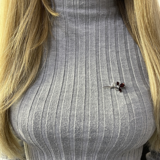 Срібна брошка з гранатом 1.915ct