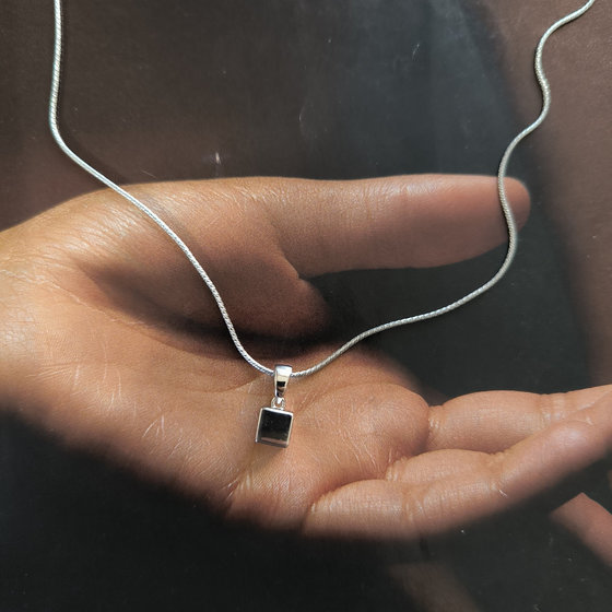 Серебряная подвеска без камней