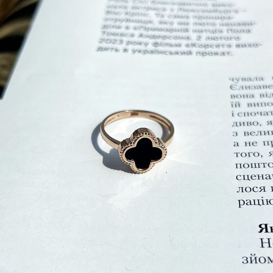 Золотое кольцо с ониксом
