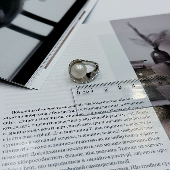 Silver ring with pearls