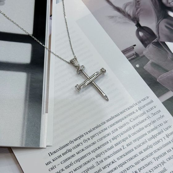 Серебряное колье с фианитами