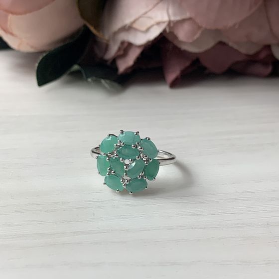 Silver ring with a 2.192-carat emerald