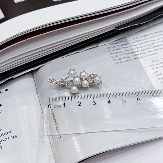Silver brooch with pearls