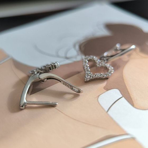 Серебряные серьги с фианитами