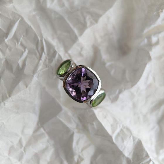 Silver ring with amethyst, chrysolite
