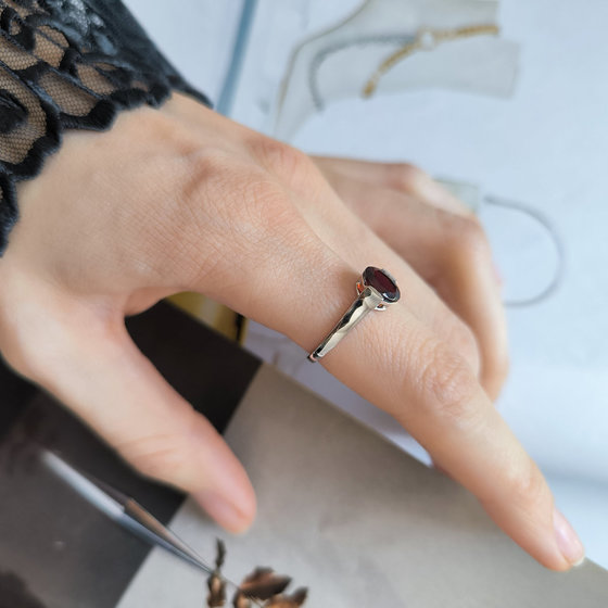 Серебряное кольцо с гранатом 1.35ct