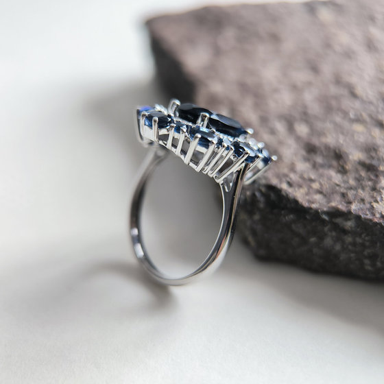 Silver ring with sapphire nano