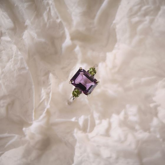 Sterling silver ring with 2.558ct amethyst,