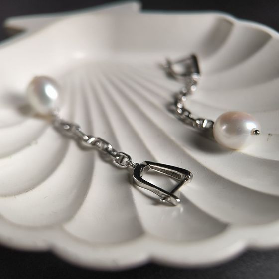 Silver earrings with baroque pearls