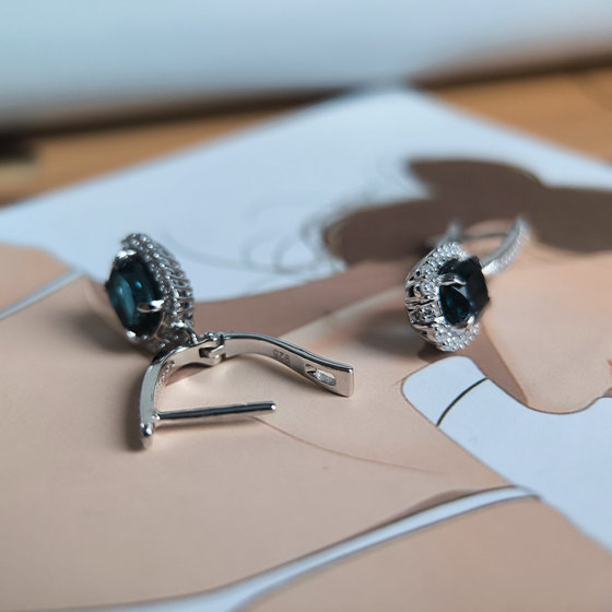 Серебряные серьги с топазом Лондон Блю 3.425ct