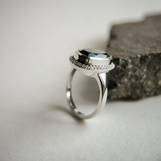 Серебряное кольцо с топазом Лондон Блю 3.487ct
