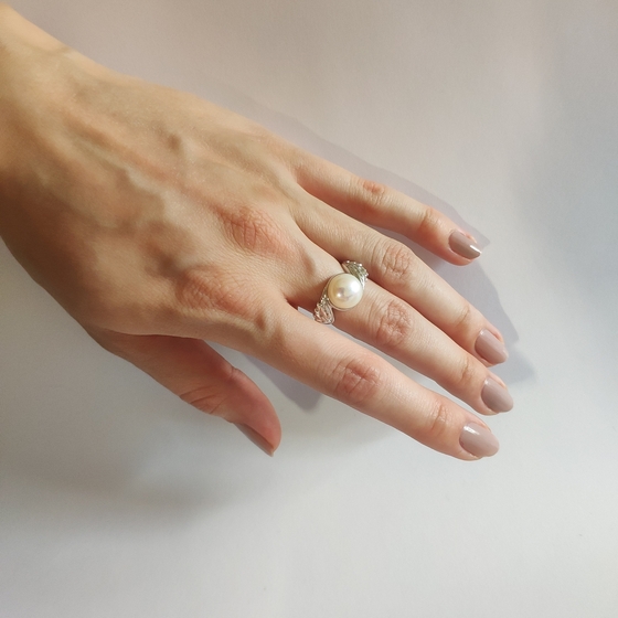 Silver ring with baroque pearls 5.7ct