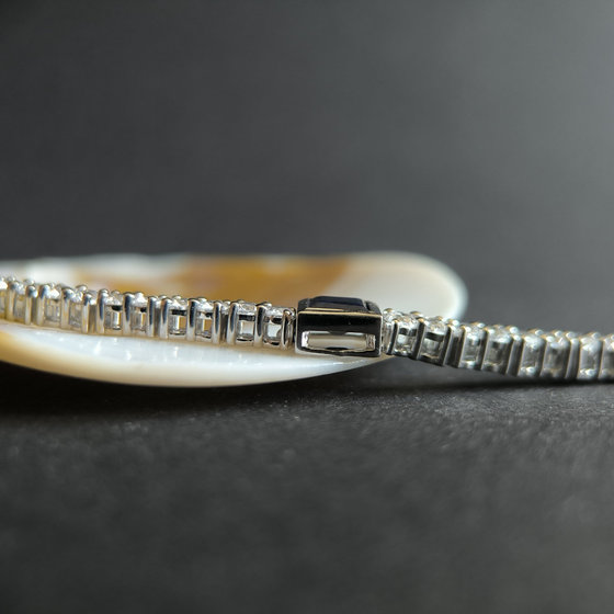 Silver bracelet with a sapphire