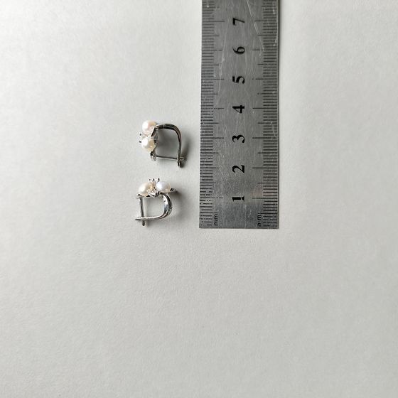 Silver earrings with pearls, fianites