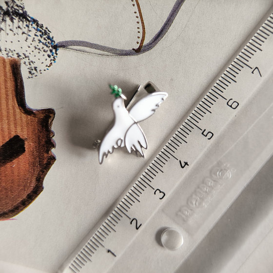 Серебряная брошка с емаллю