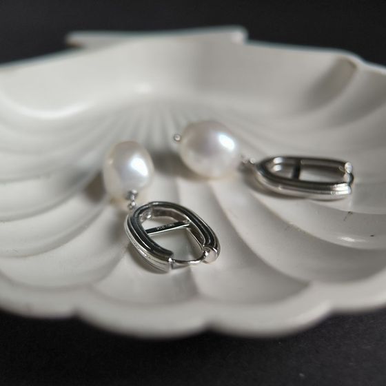 Silver earrings with baroque pearls