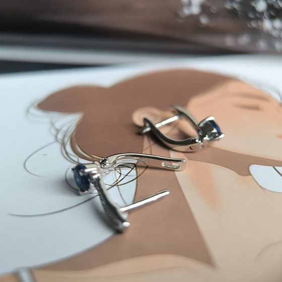 Серебряные серьги с сапфиром nano 0.886ct, фианитами