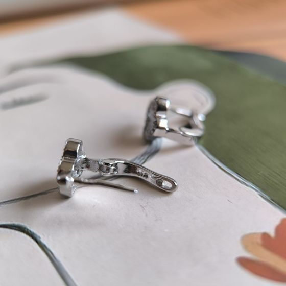 Silver earrings with yemallu