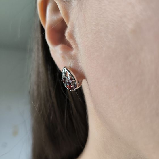 Silver earrings with garnet 1.808ct