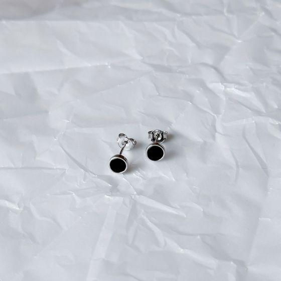 Silver earrings with onyx