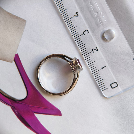 Серебряное кольцо с рубином 1.312ct, фианитами