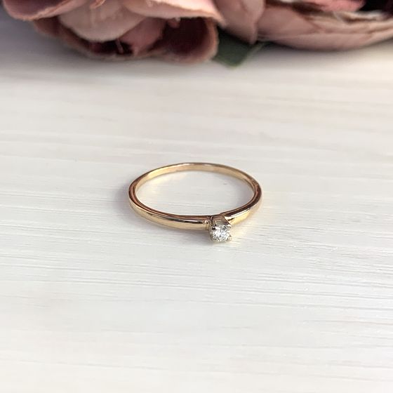 Gold ring with diamond 0.06ct