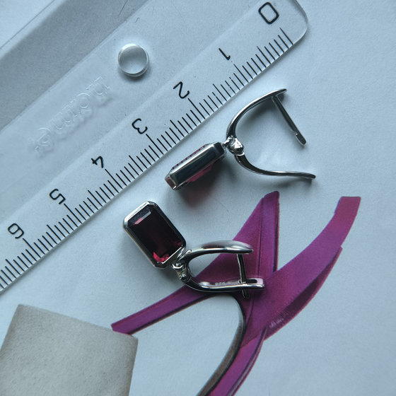 Silver Earrings with Nano Garnet 3.609ct