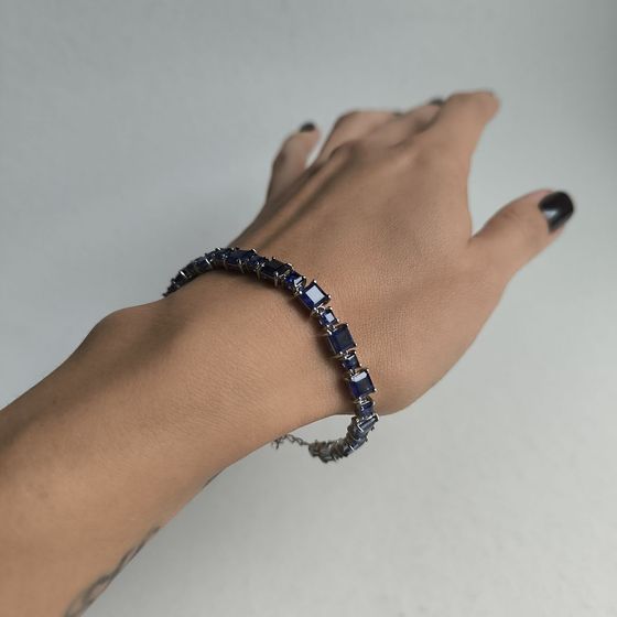 Silver bracelet with sapphire nano