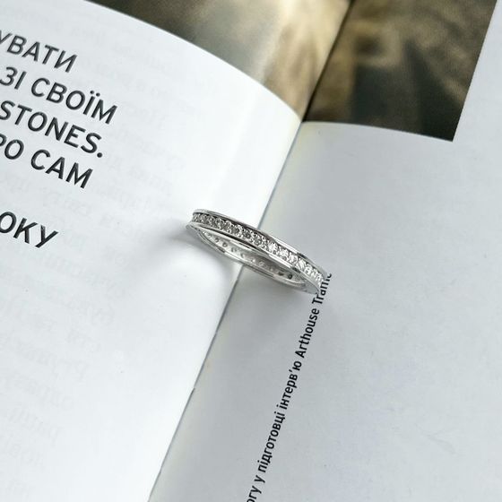 Gold ring with 0.84ct phianites