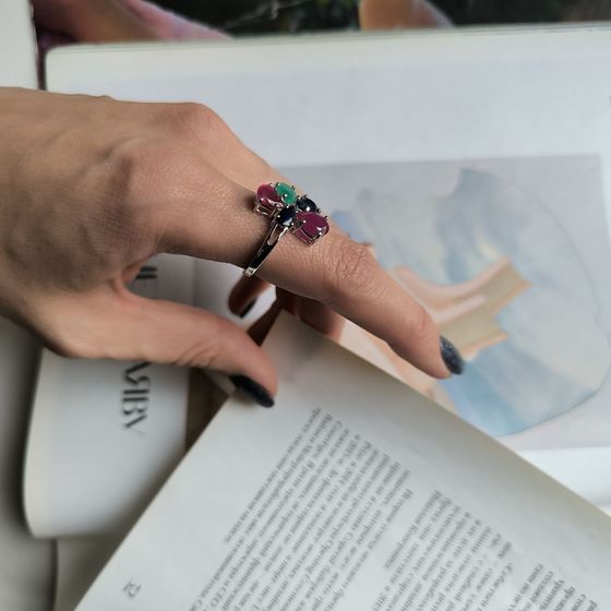 Серебряное кольцо с сапфиром 1.917ct, изумрудом, рубином