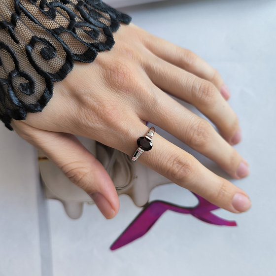 Серебряное кольцо с гранатом 1.35ct