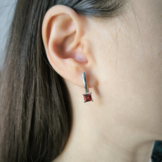 Серебряные серьги с гранатом 1.669ct