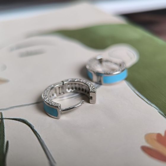 Срібні сережки з фіанітами, емаллю