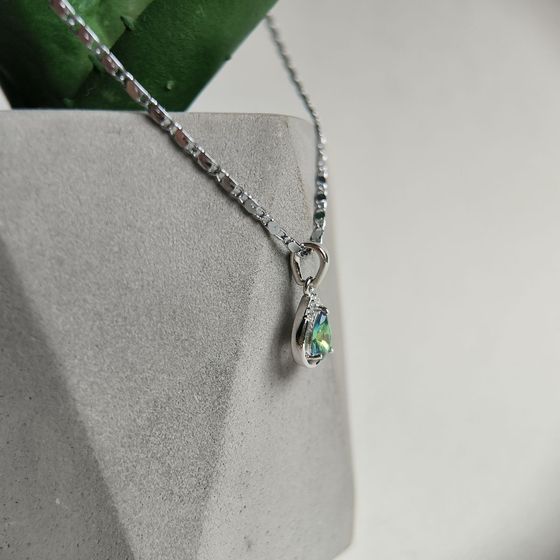 Silver pendant with a 0.555-carat mystic topaz