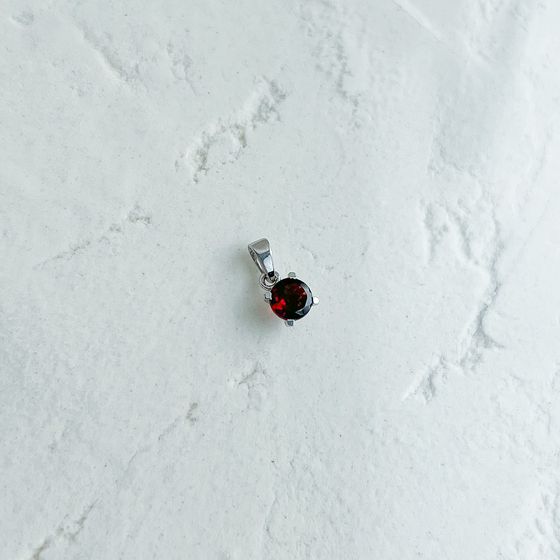 Серебряная подвеска с гранатом 0.625ct
