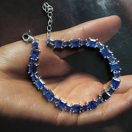 Silver bracelet with sapphire nano