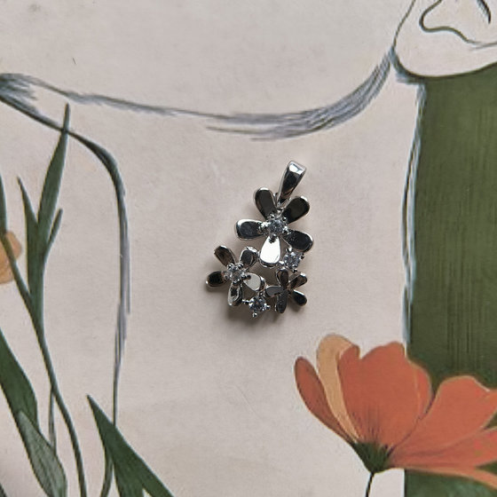 Серебряная подвеска с фианитами