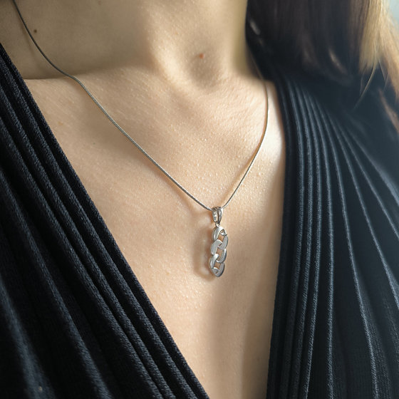 Серебряная подвеска без камней