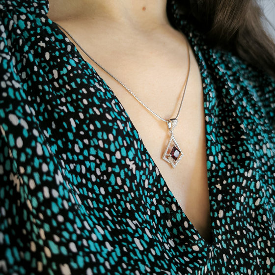 Серебряная подвеска с гранатом 1.701ct