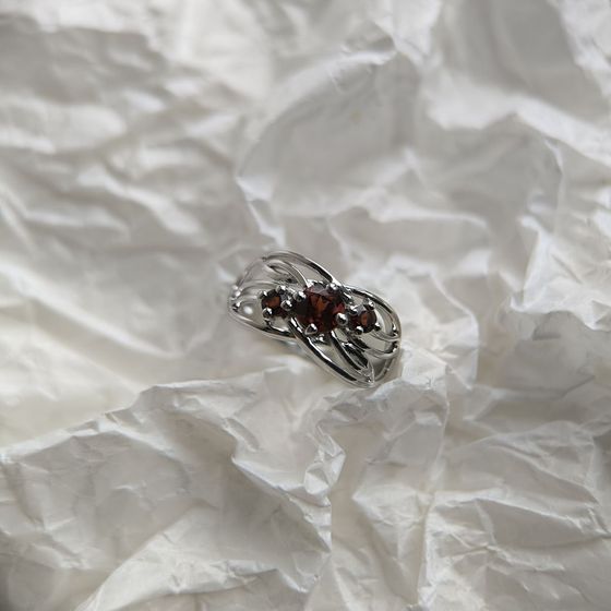 Silver ring with garnet 0.883ct