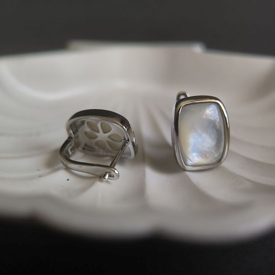Silver earrings with mother-of-pearl
