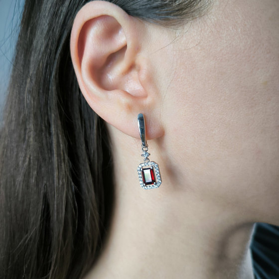 Серебряные серьги с гранатом 3.251ct